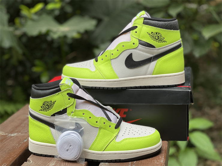 Nike Men's & Women's Designer Low-Top Shoes — Style 221 angle view