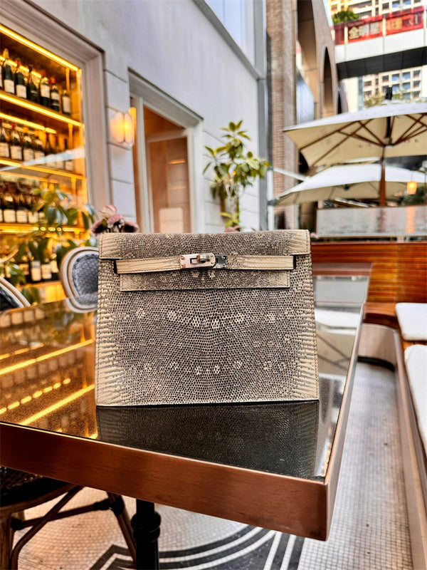 Streamlined bag women's premium everyday handbag