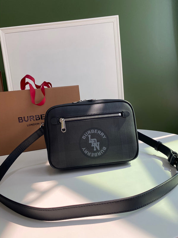 Ziva's Charm handbag – front view (one versatile size)