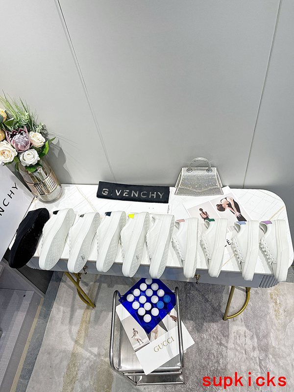Givenchy shoes Style 091 - logo and branding close-up