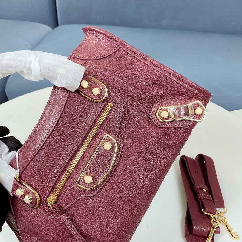 Zivas Charm Classic Sensibility Fashion Handbag (Refined Modern Silhouette) – Close-Up Detail