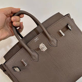  Clean-Lined handbag carried on shoulder 10