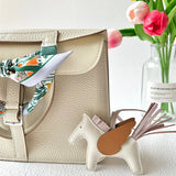  Everyday shoulder bag front view 19