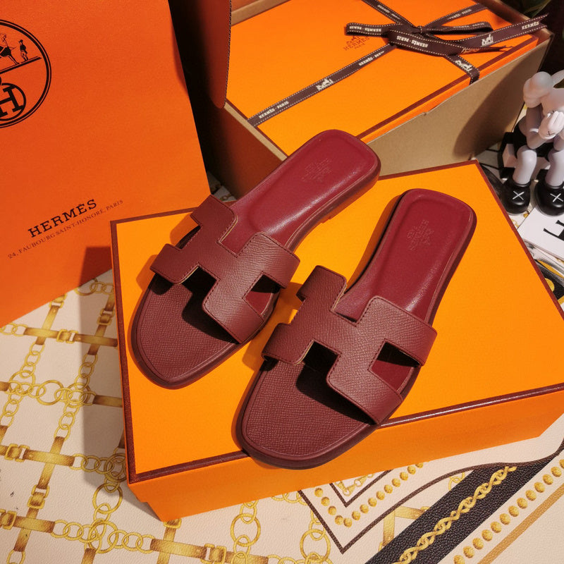 Hermes sandals Style 092 - close-up of handcrafted italian detailing