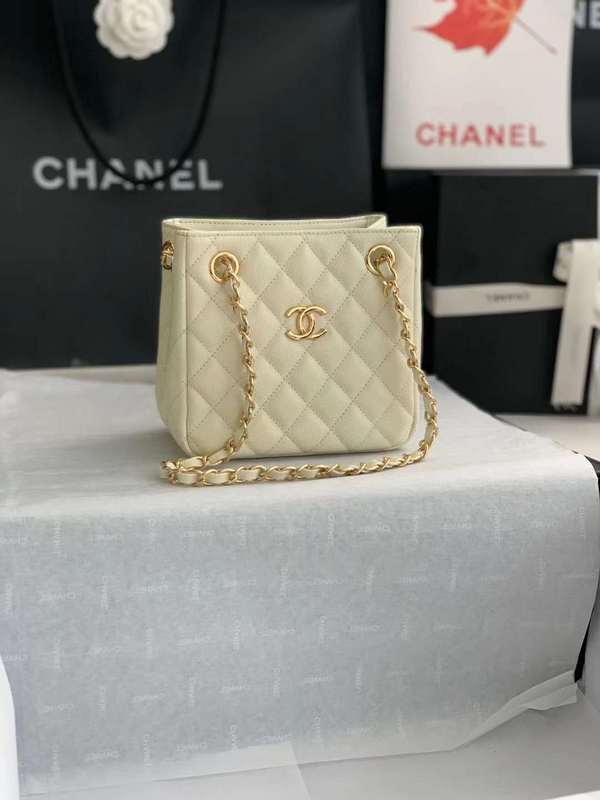Zivas Charm Timeless Appeal Luxury Handbag (Elevated Daily Companion) – Detail View