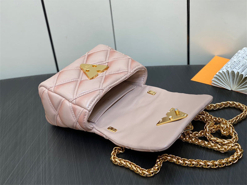  tote bag interior and compartment view