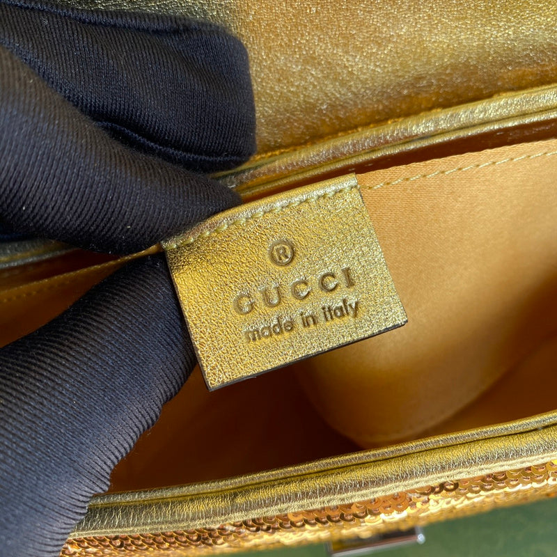 Side profile of chic signature women's handbag – women's everyday handbag