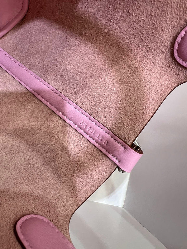 Interior view of poised premium bag