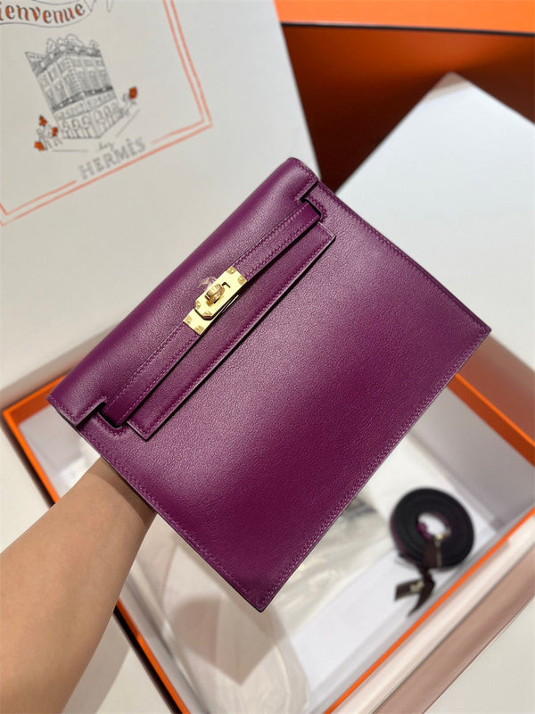  satchel interior and compartment view 9