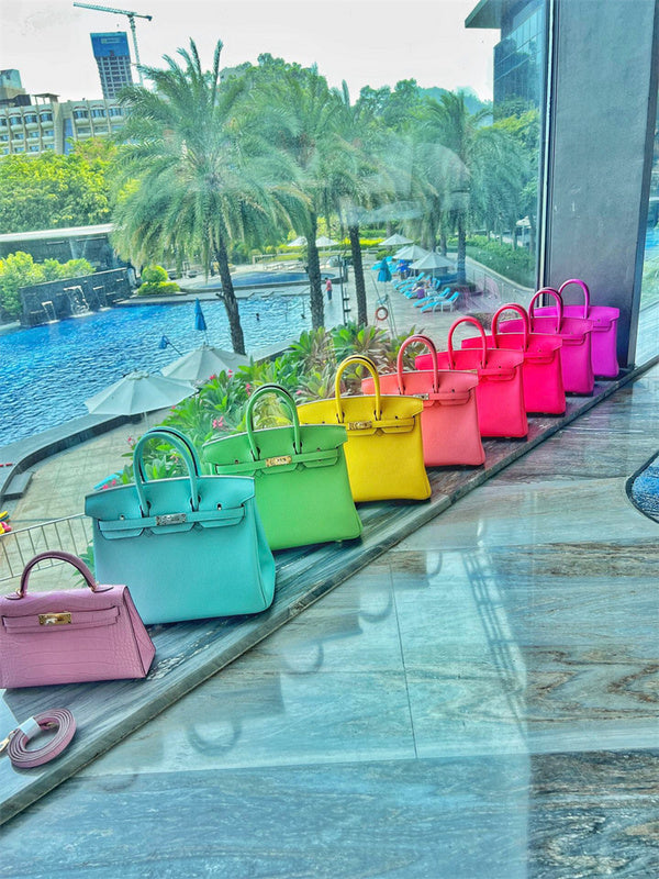  chic shopper bag styled with outfit