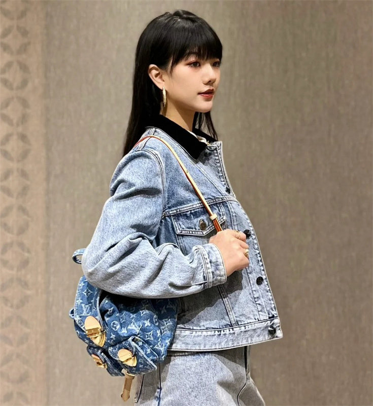  Modern shopper bag carried on shoulder 10
