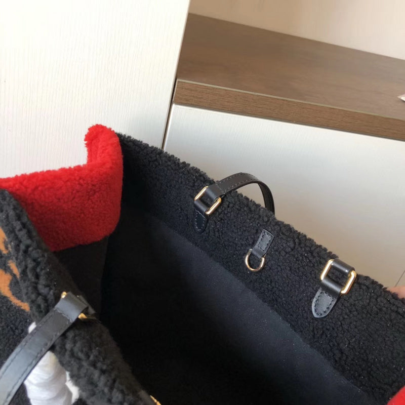 Handle and strap detail of refined everyday-luxe women's handbag – women's everyday handbag