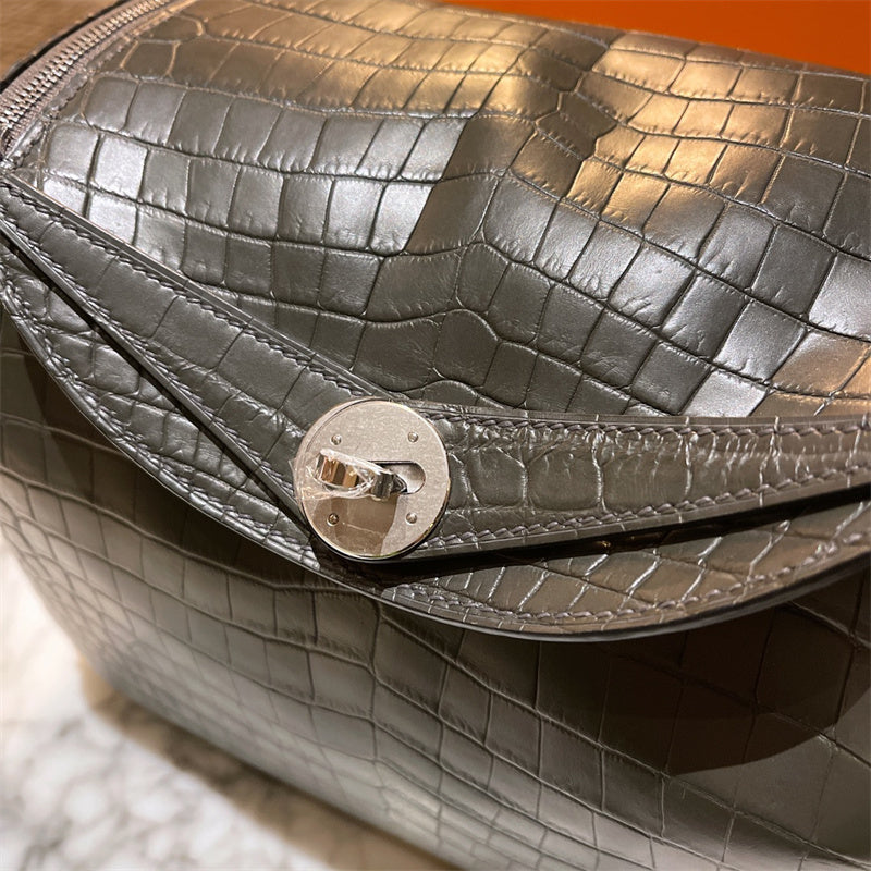  Sleek structured bag front view 25