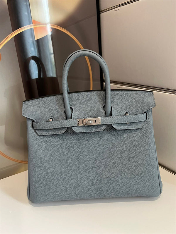  Refined structured bag carried on shoulder 10