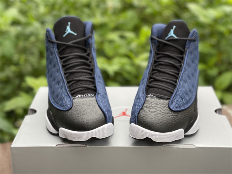 Nike Men's & Women's Signature Luxury Sneakers — Style 228 hardware detail