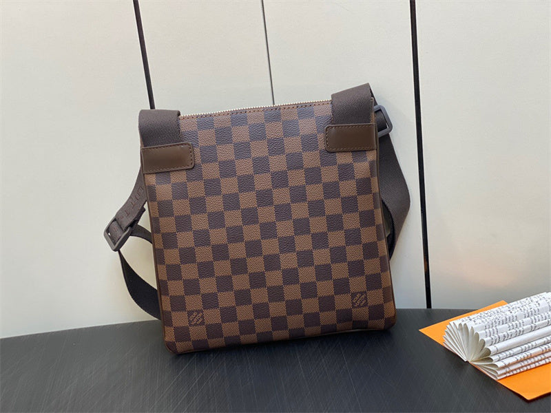  shopper bag interior and compartment view
