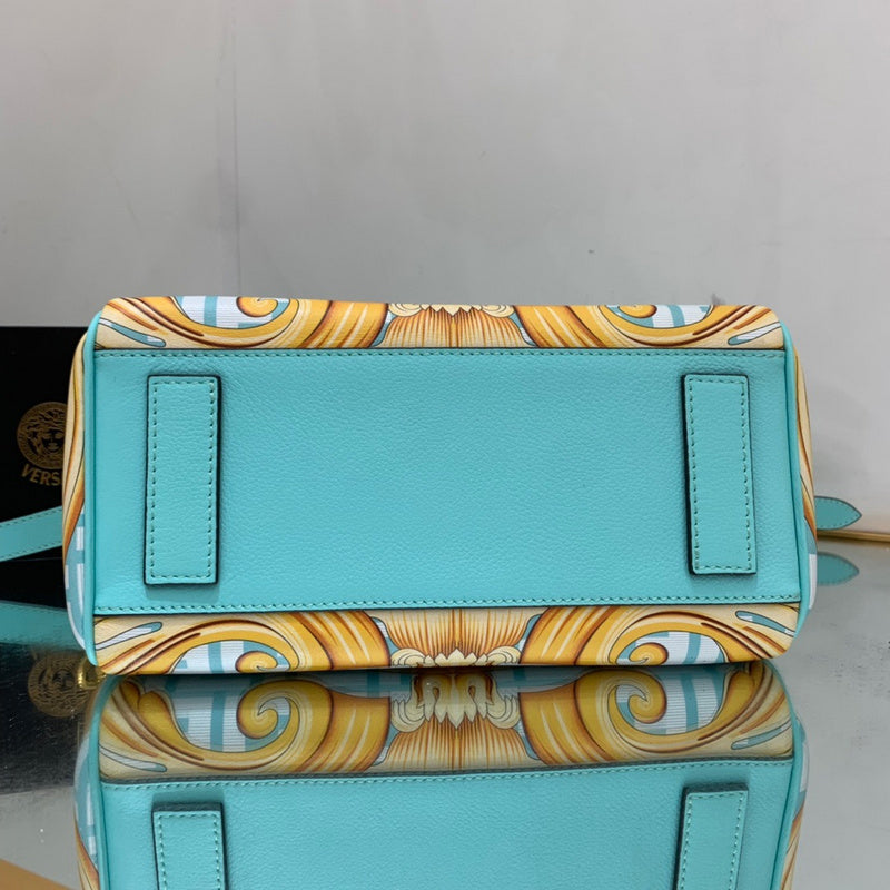 Ziva's Charm handbag – carry view (25cm*15cm*22cm)