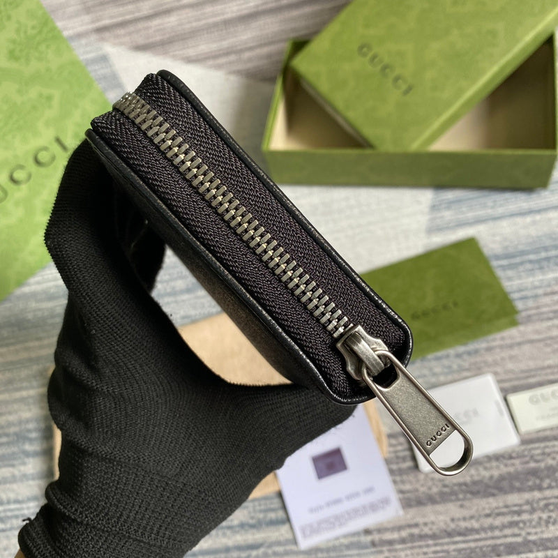 Top view of everyday-luxe signature women's handbag – women's designer-style accessory