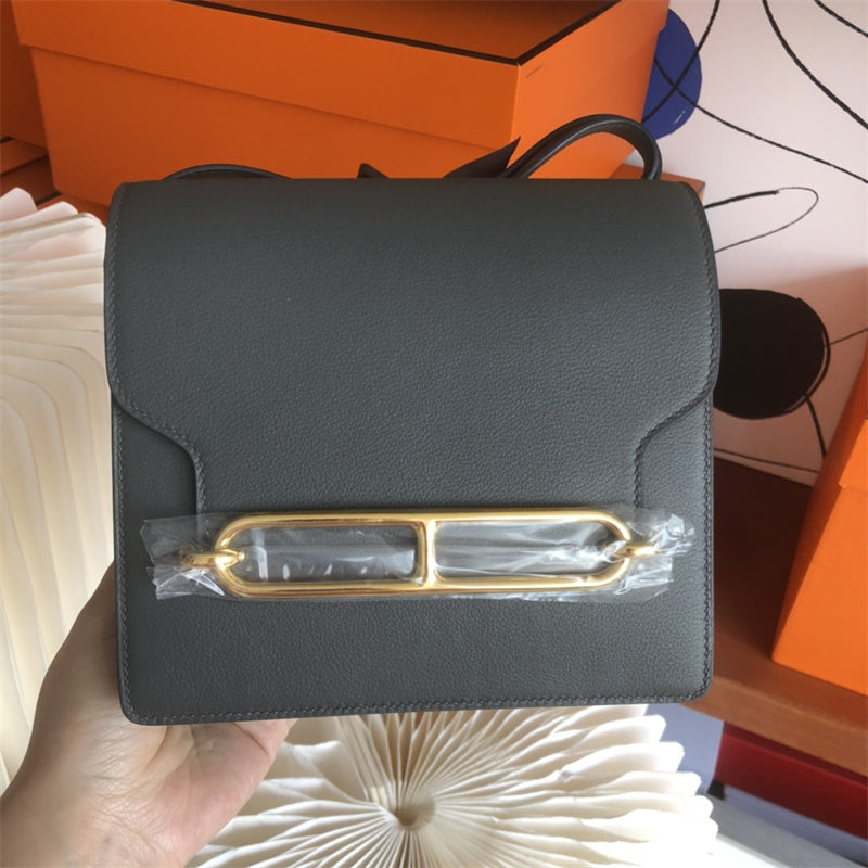  Streamlined structured bag front view