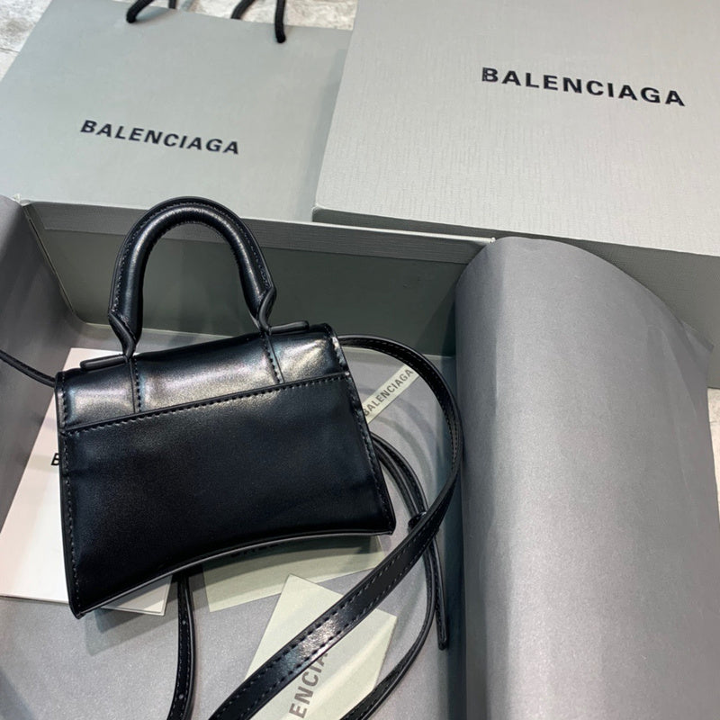 Refined Premium PU Leather Handbag - Everyday Elegance | Women's Everyday Carry Handbag #507 - close-up detail shot (image 3) of designer-inspired handbag