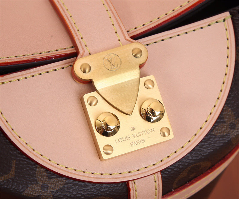  shoulder bag close-up of hardware and finish