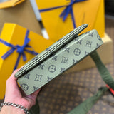  shopper bag close-up of hardware and finish