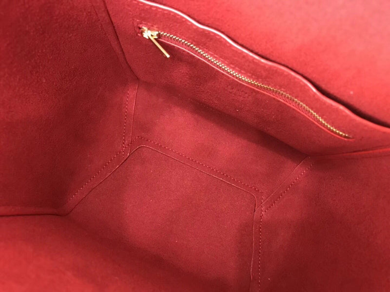 Handle and strap detail of statement modern women's handbag – women's statement bag