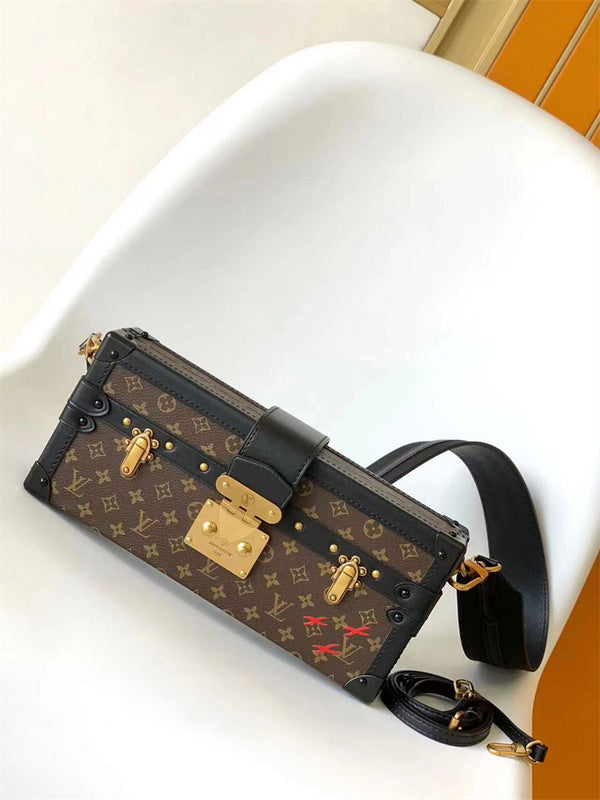  polished shopper bag styled with outfit 12