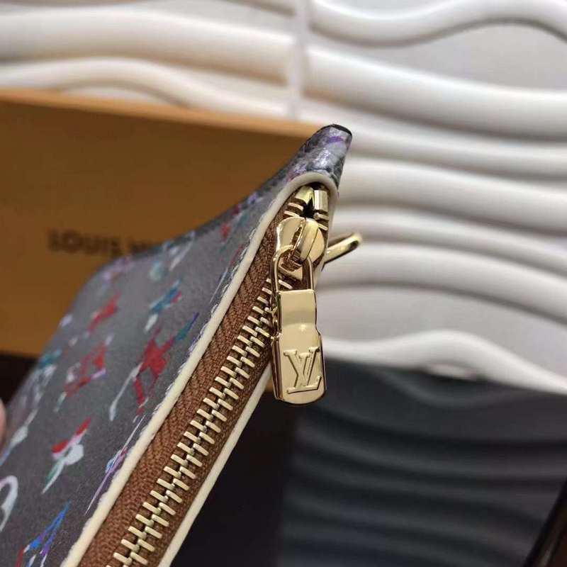 Handle and strap detail of chic modern women's handbag – women's designer-style accessory