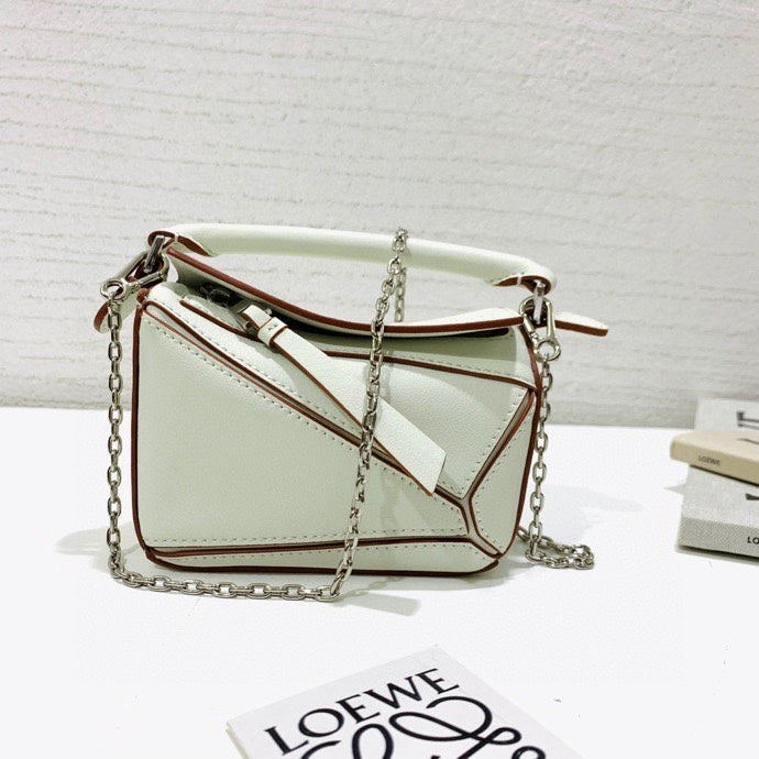 Ziva's Charm handbag – front view (13.5cm*5.5cm*8.5cm)