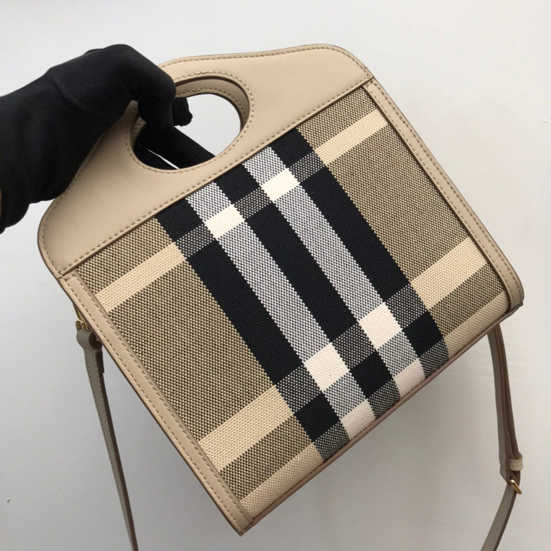 Ziva's Charm handbag – close-up view (one versatile size)