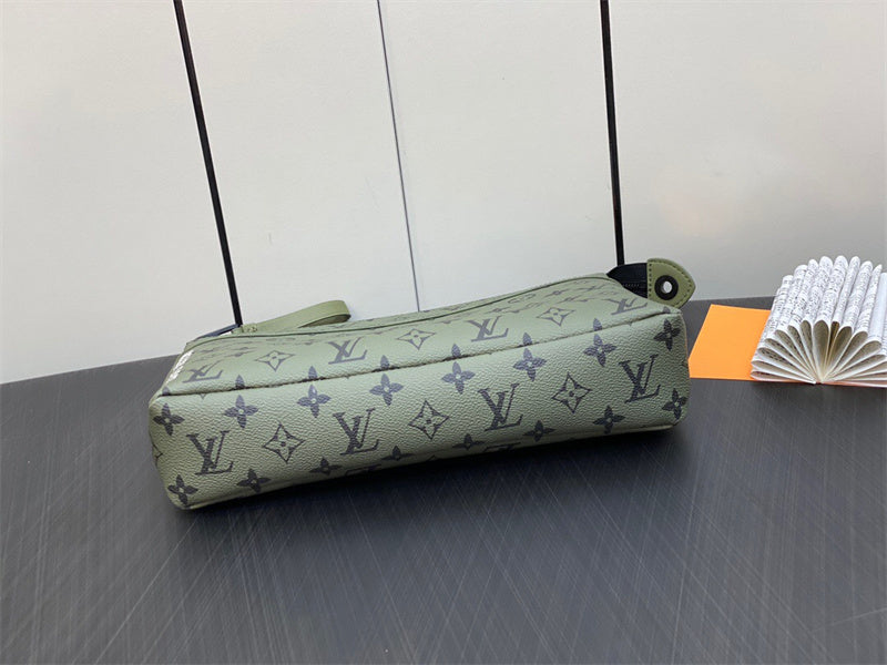  everyday bag interior and compartment view 9