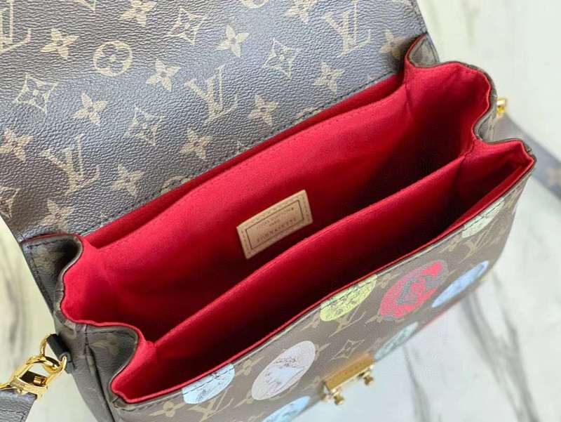 Front view of structured chic women's handbag – women's luxury accessory