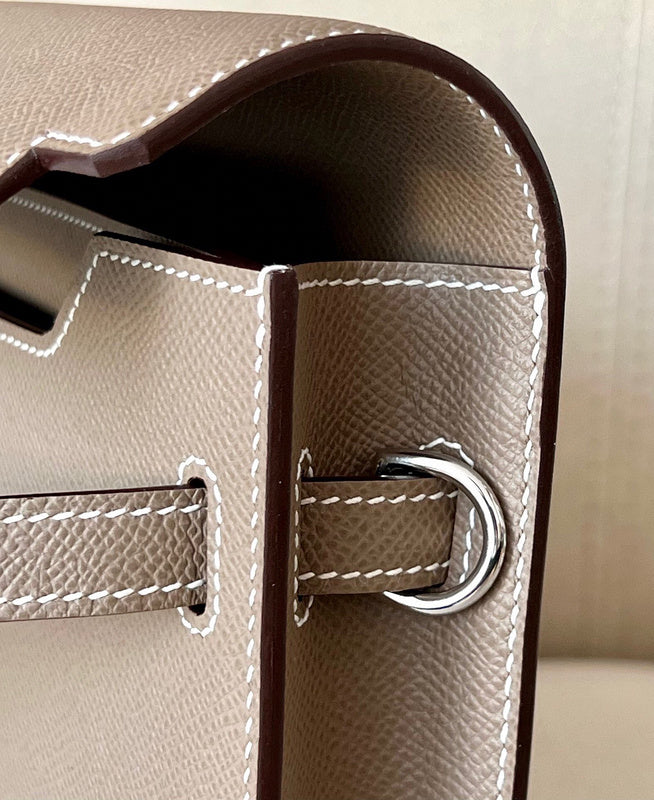  everyday bag close-up of hardware and finish 11