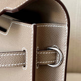  everyday bag close-up of hardware and finish 11