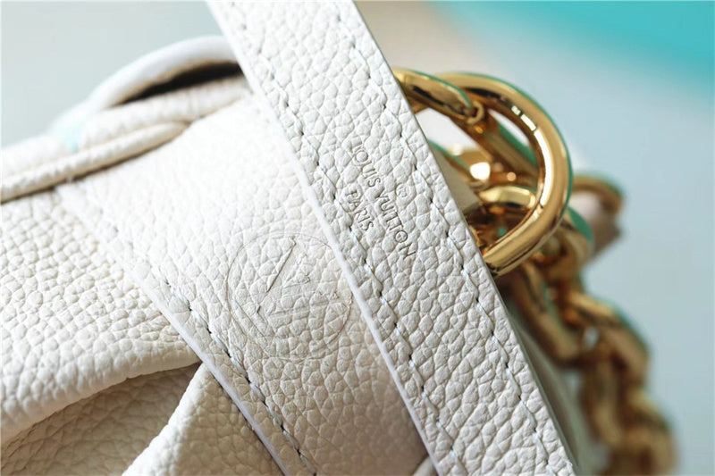  timeless carryall bag detail view showing craftsmanship 8