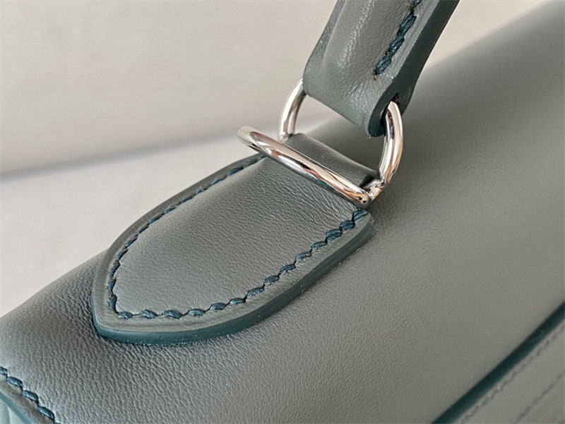 Crisp handbag styled for everyday wear