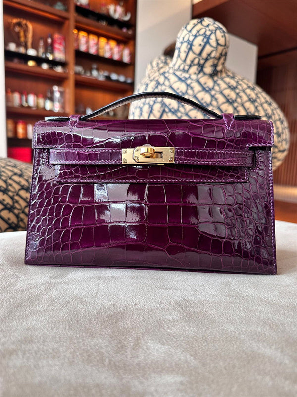  Minimalist satchel front view