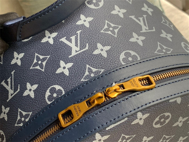  Contemporary everyday bag carried on shoulder 10