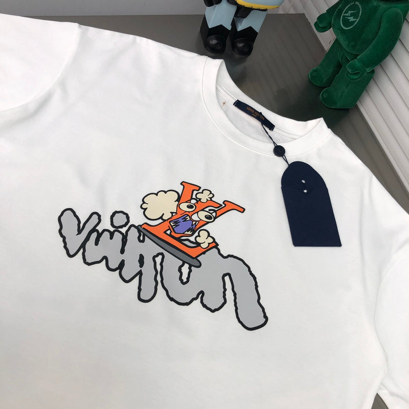 Side profile of Louis Vuitton cotton t-shirt with logo-detail design