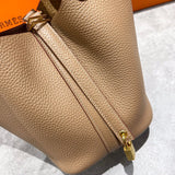 Streamlined bag women's premium everyday handbag