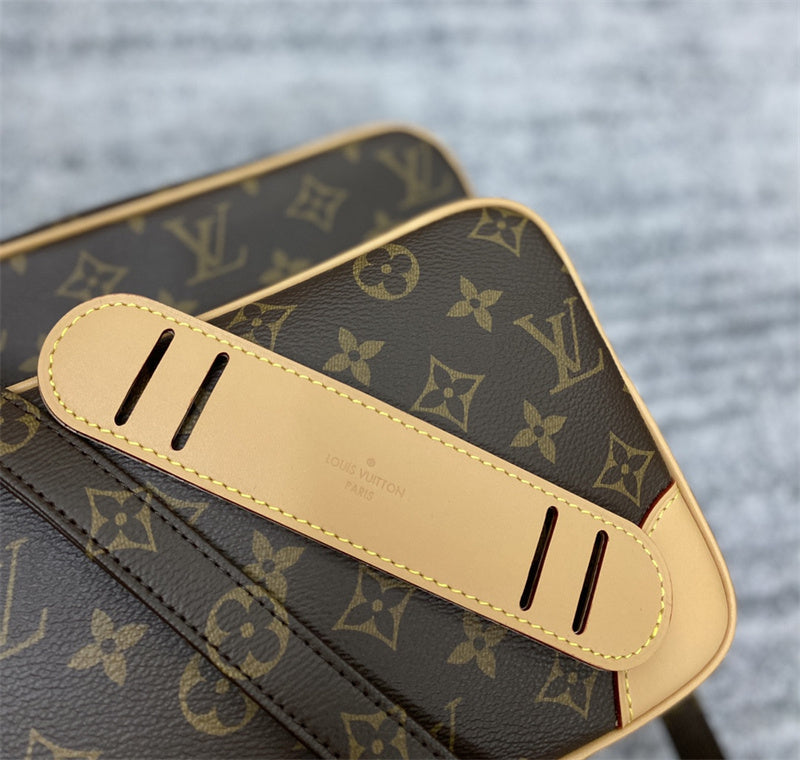  curated shoulder bag detail view showing craftsmanship 8