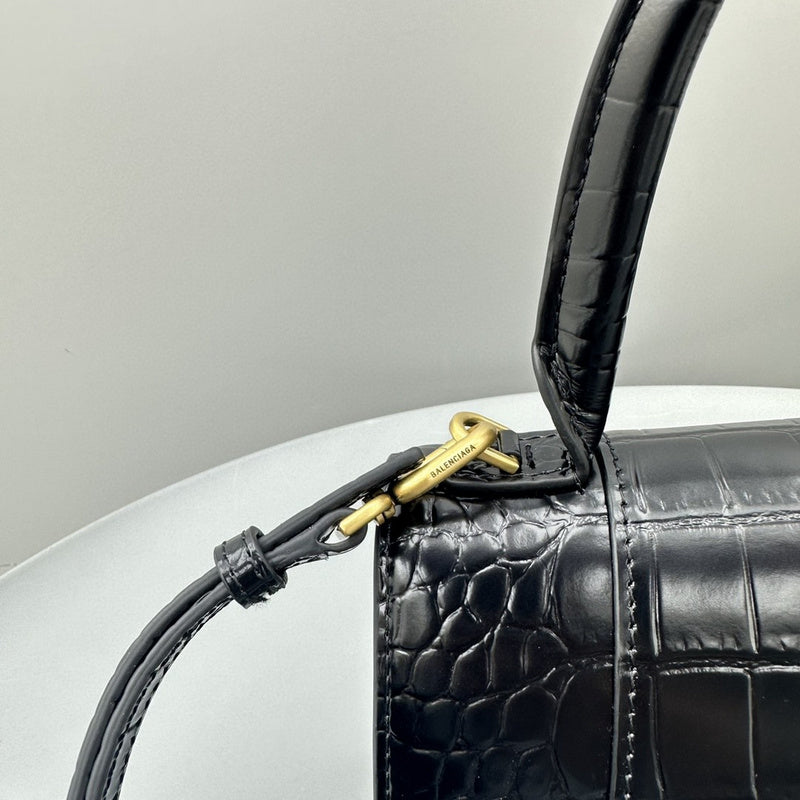 Zivas Charm Refined Structure Statement Handbag (Modern Wardrobe Staple) – Styled Look
