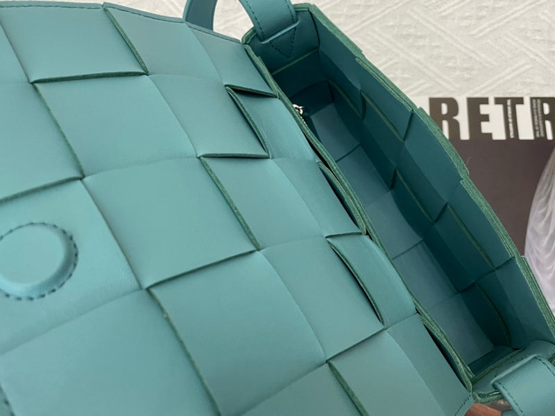 Effortless Premium PU Leather Handbag - Polished Finish | Women's Designer-Inspired Purse #1620 - texture close-up (image 9) of designer-inspired handbag