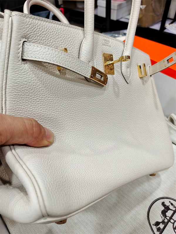  shoulder bag close-up of hardware and finish 11