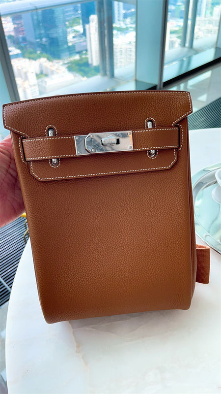  Curated shopper bag front view
