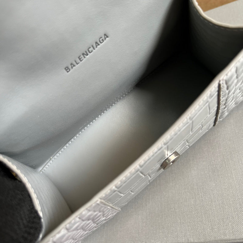 Bold Vegan Leather Handbag - Chic Everyday Appeal | Women's Fashion Handbag #285 - product detail shot (image 10) of designer-inspired handbag