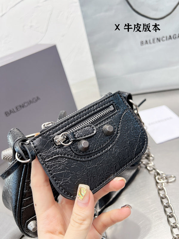 Ziva's Charm handbag – product shot (one versatile size)