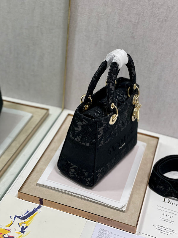 Side profile of chic classic women's handbag – women's designer-style accessory