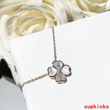 Front view of Van Cleef & Arpels unisex jewelry piece